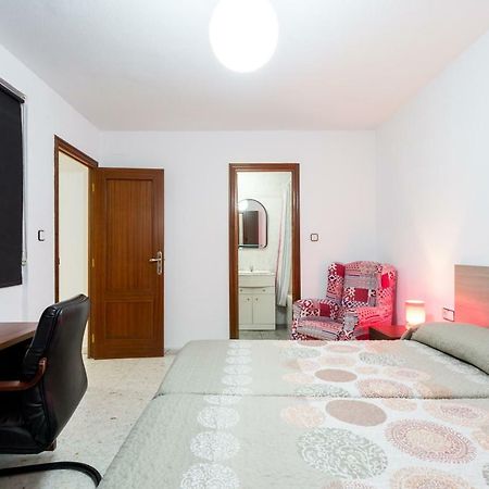 Holi-Rent Albareda Apartment Sevilla Bagian luar foto