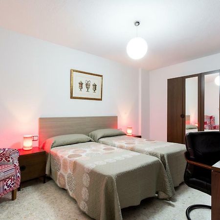 Holi-Rent Albareda Apartment Sevilla Bagian luar foto