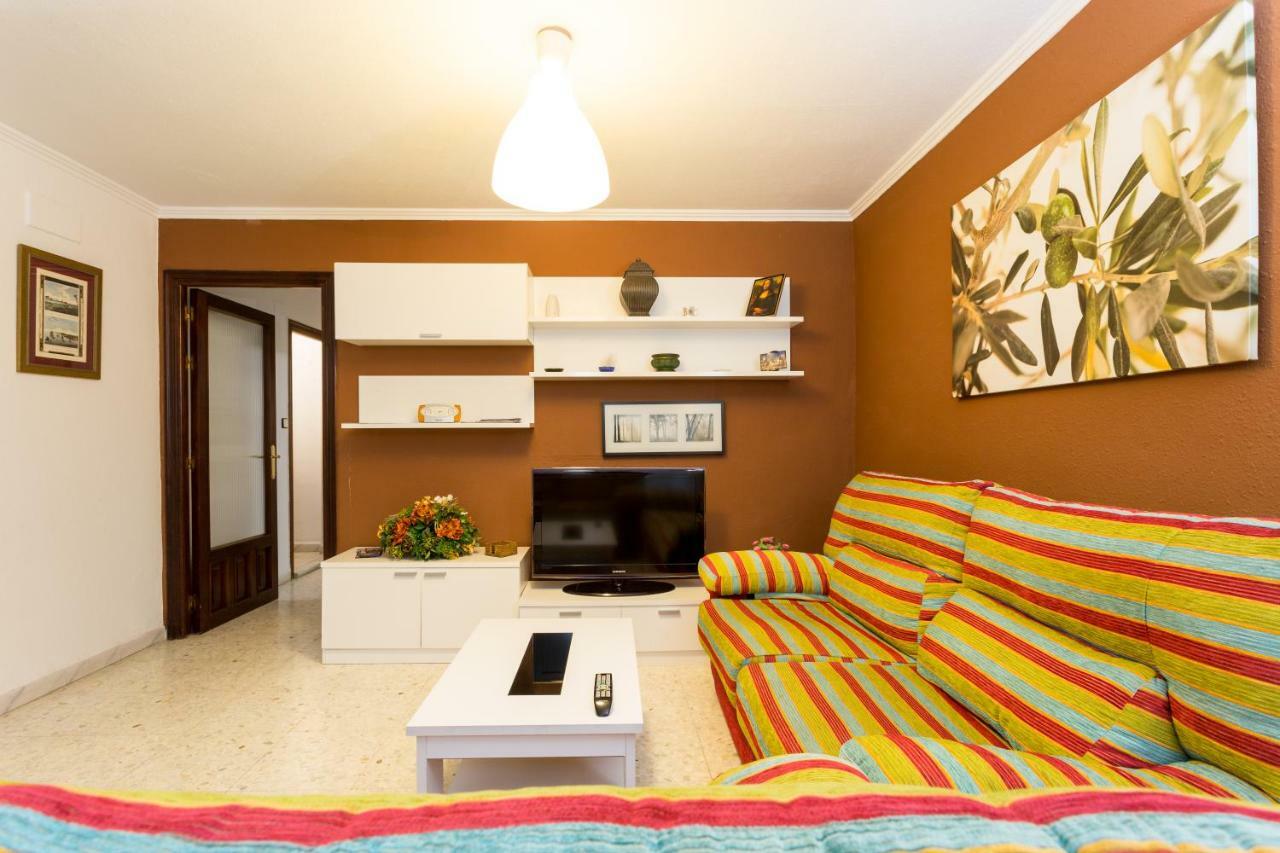 Holi-Rent Albareda Apartment Sevilla Bagian luar foto