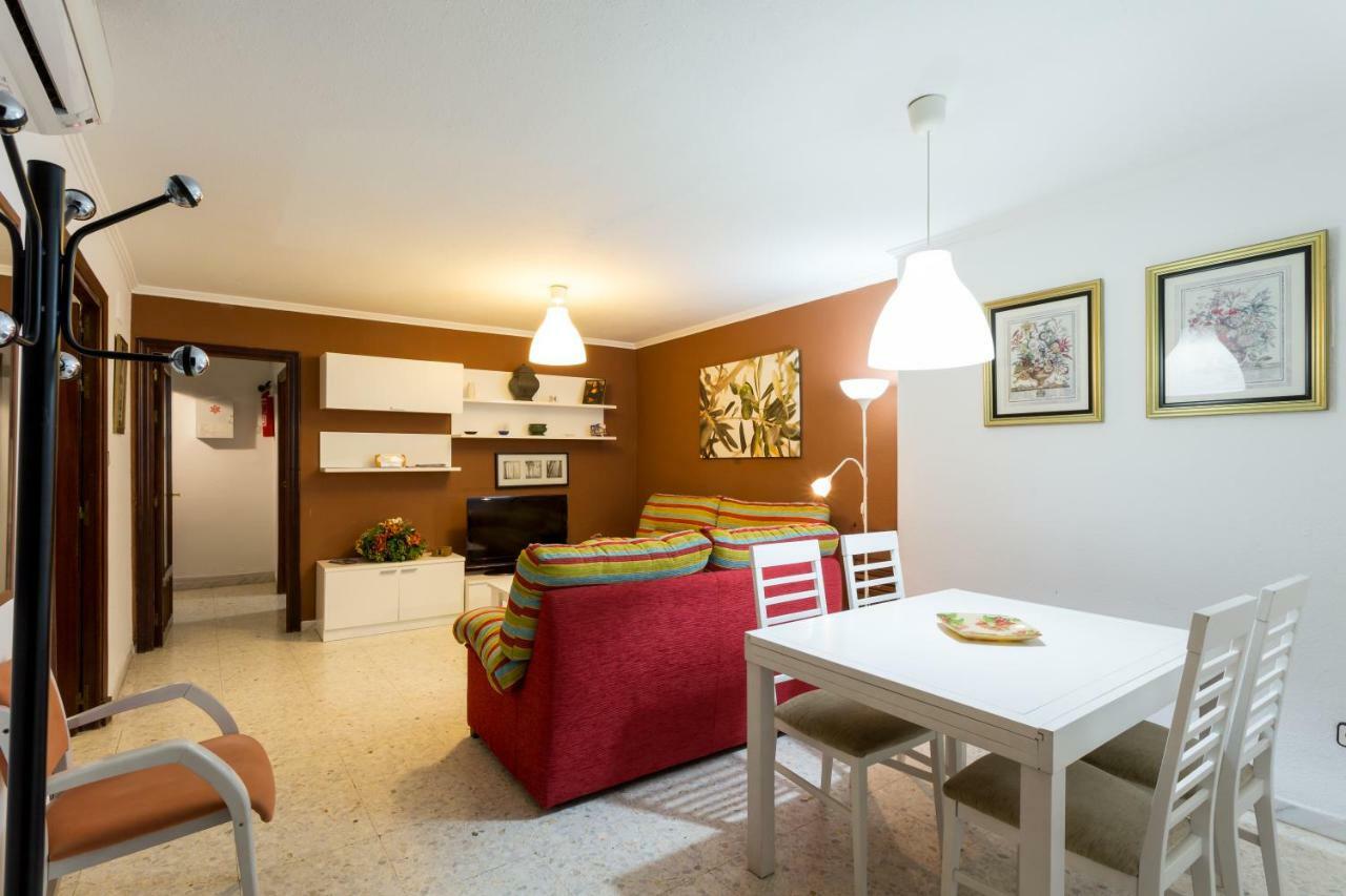 Holi-Rent Albareda Apartment Sevilla Bagian luar foto