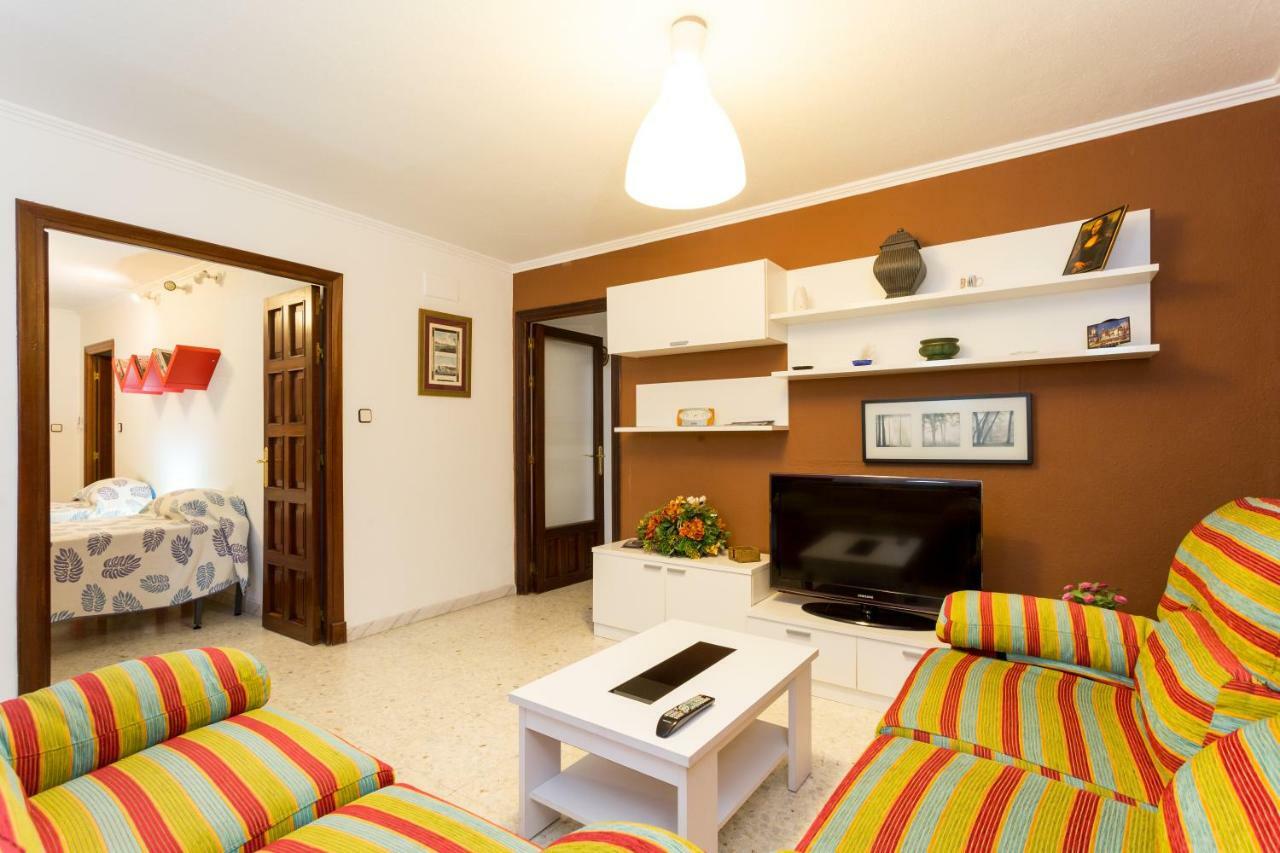 Holi-Rent Albareda Apartment Sevilla Bagian luar foto