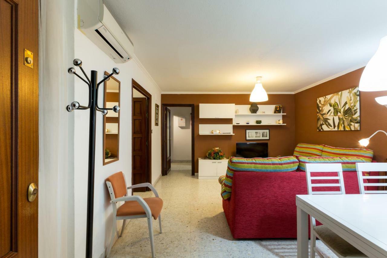 Holi-Rent Albareda Apartment Sevilla Bagian luar foto