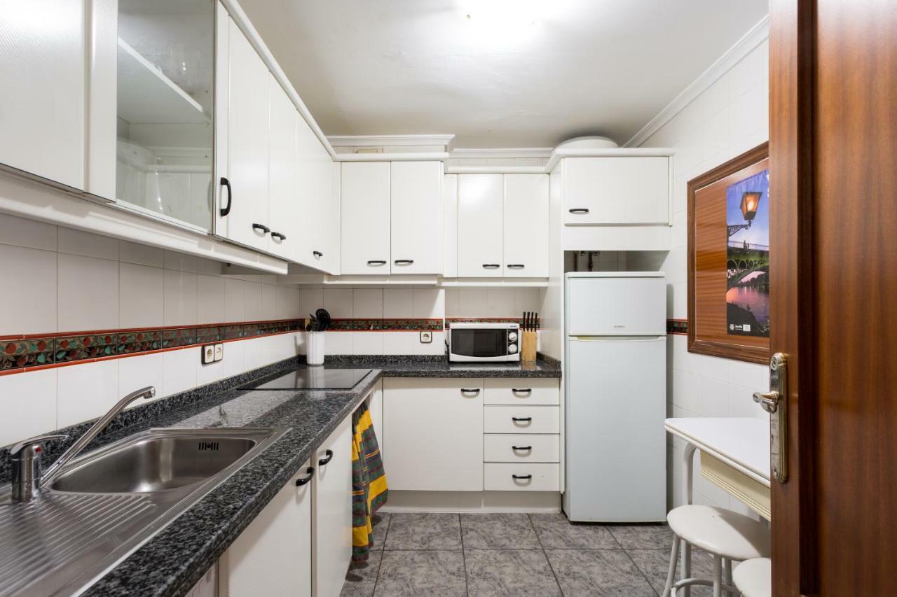 Holi-Rent Albareda Apartment Sevilla Bagian luar foto