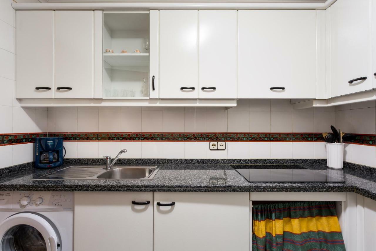 Holi-Rent Albareda Apartment Sevilla Bagian luar foto