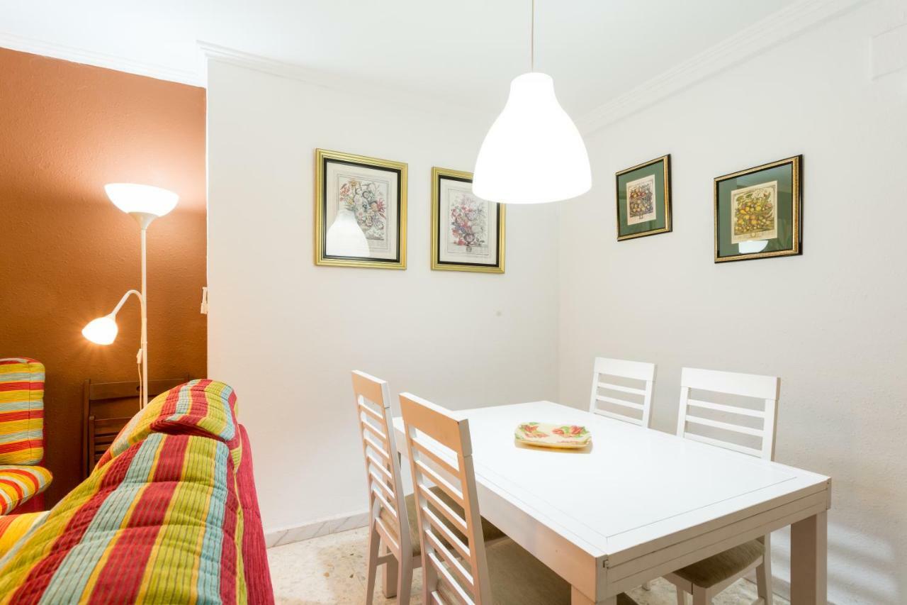 Holi-Rent Albareda Apartment Sevilla Bagian luar foto
