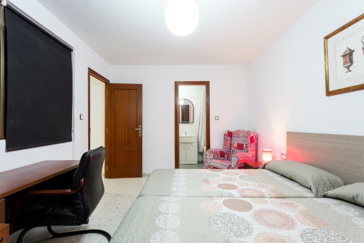 Holi-Rent Albareda Apartment Sevilla Bagian luar foto