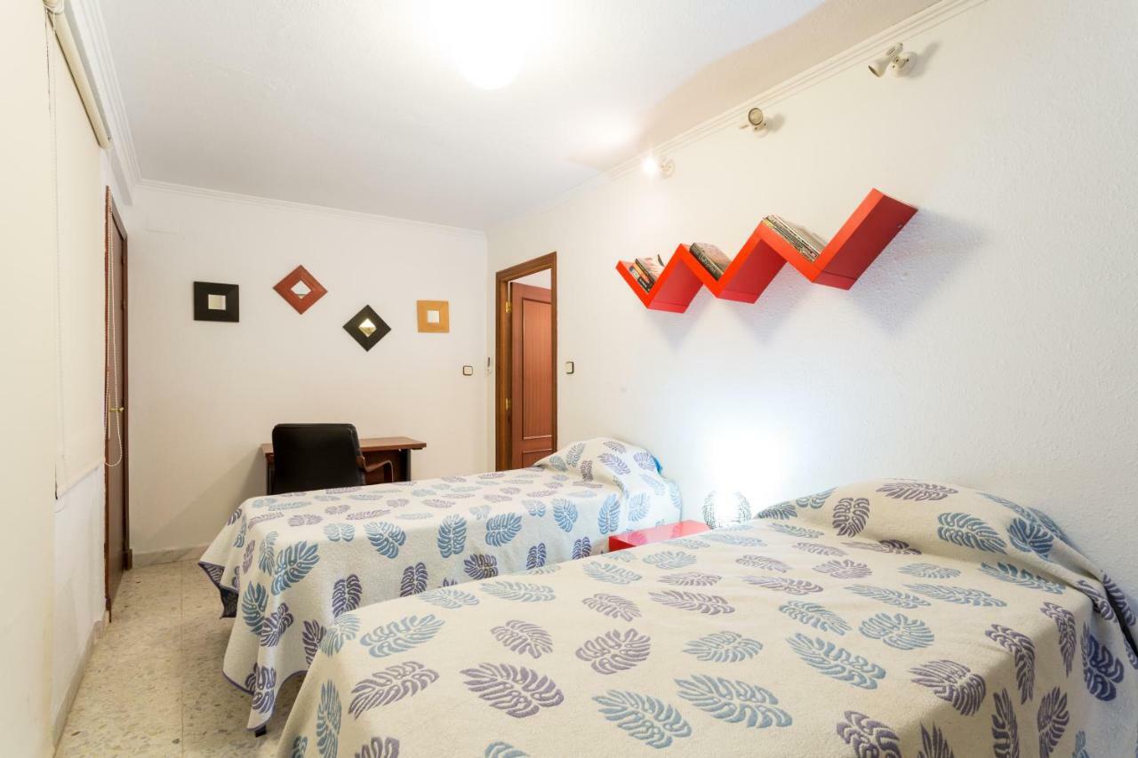 Holi-Rent Albareda Apartment Sevilla Bagian luar foto