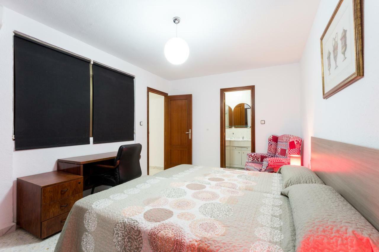 Holi-Rent Albareda Apartment Sevilla Bagian luar foto