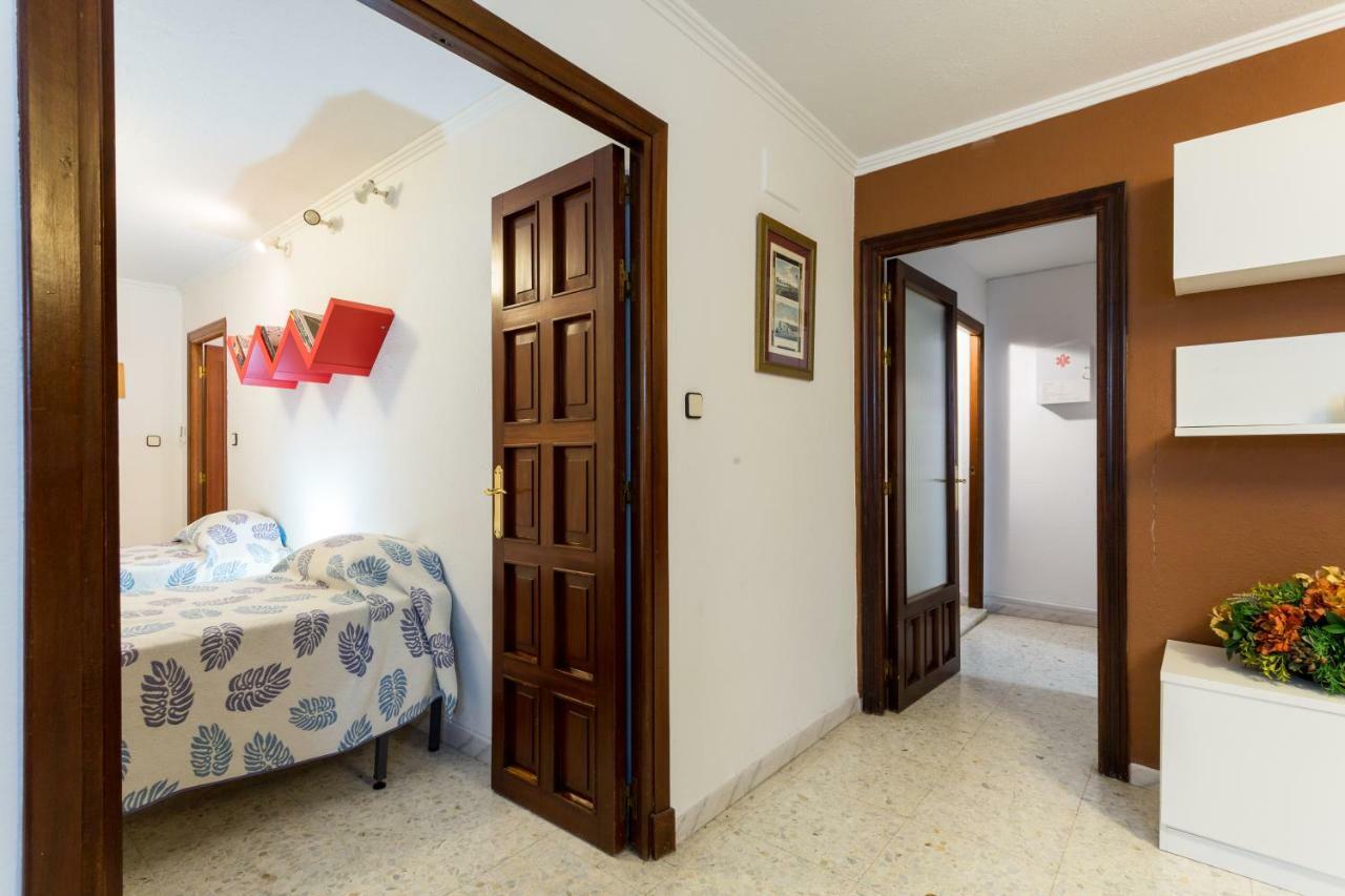 Holi-Rent Albareda Apartment Sevilla Bagian luar foto