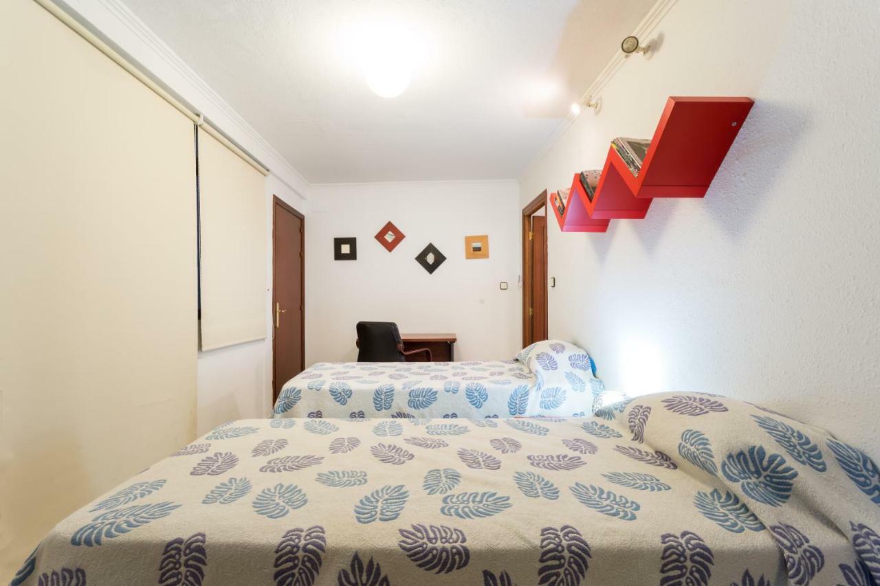 Holi-Rent Albareda Apartment Sevilla Bagian luar foto