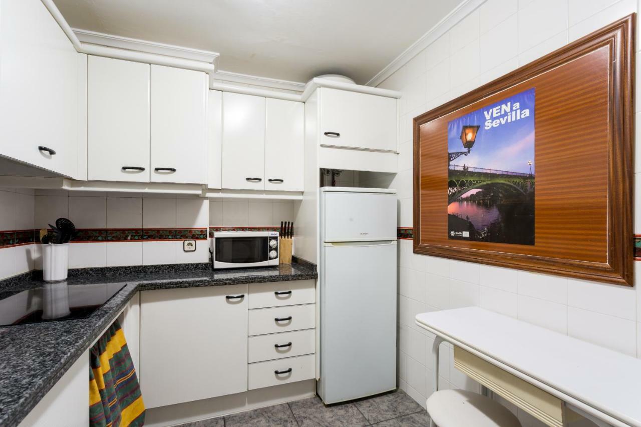 Holi-Rent Albareda Apartment Sevilla Bagian luar foto
