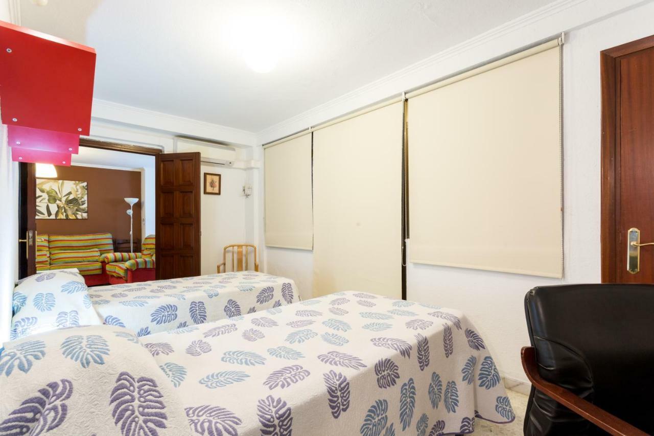 Holi-Rent Albareda Apartment Sevilla Bagian luar foto