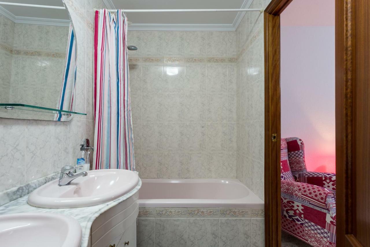 Holi-Rent Albareda Apartment Sevilla Bagian luar foto