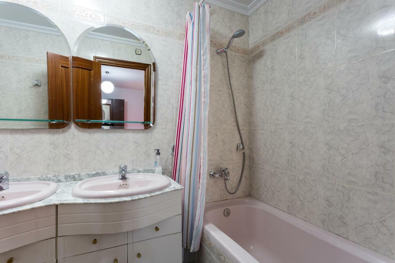 Holi-Rent Albareda Apartment Sevilla Bagian luar foto