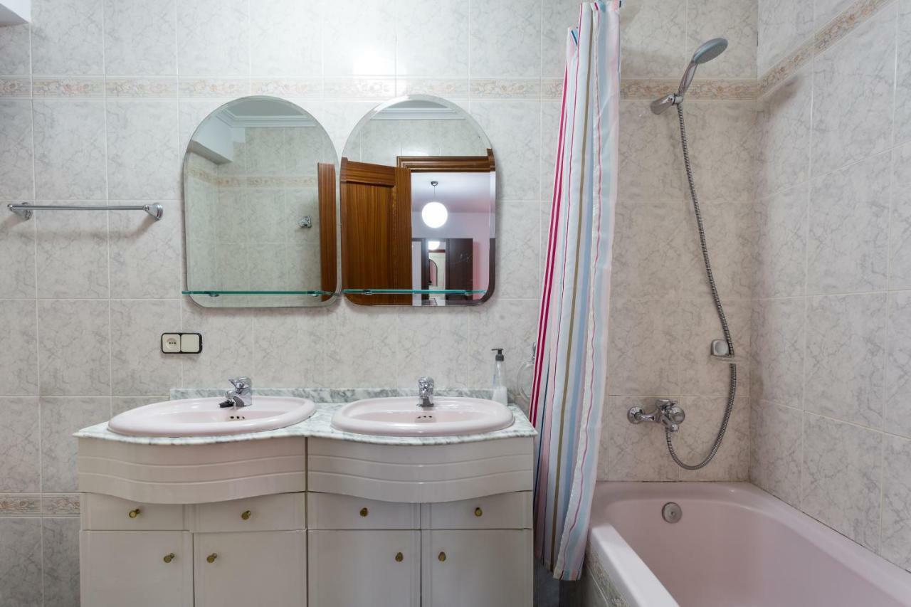 Holi-Rent Albareda Apartment Sevilla Bagian luar foto
