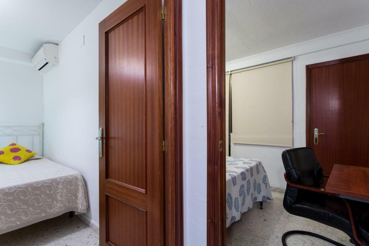 Holi-Rent Albareda Apartment Sevilla Bagian luar foto